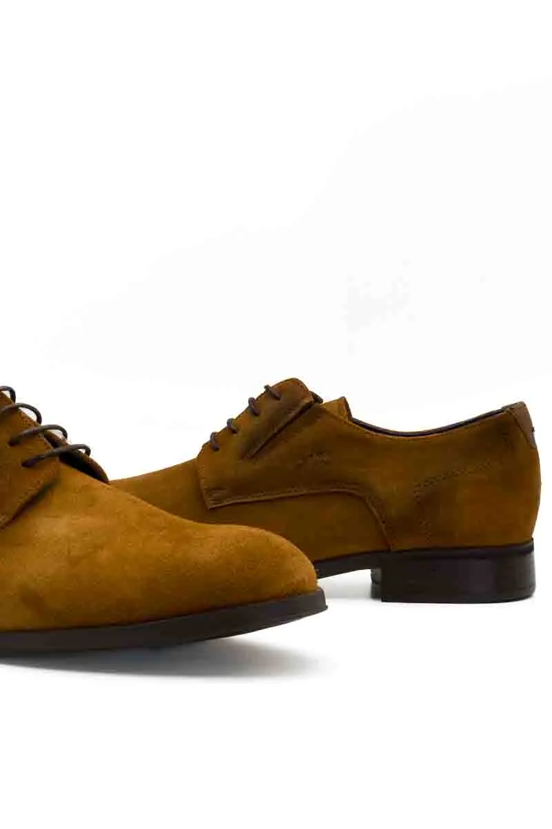 Zapato con cordones color cuero de Fluchos