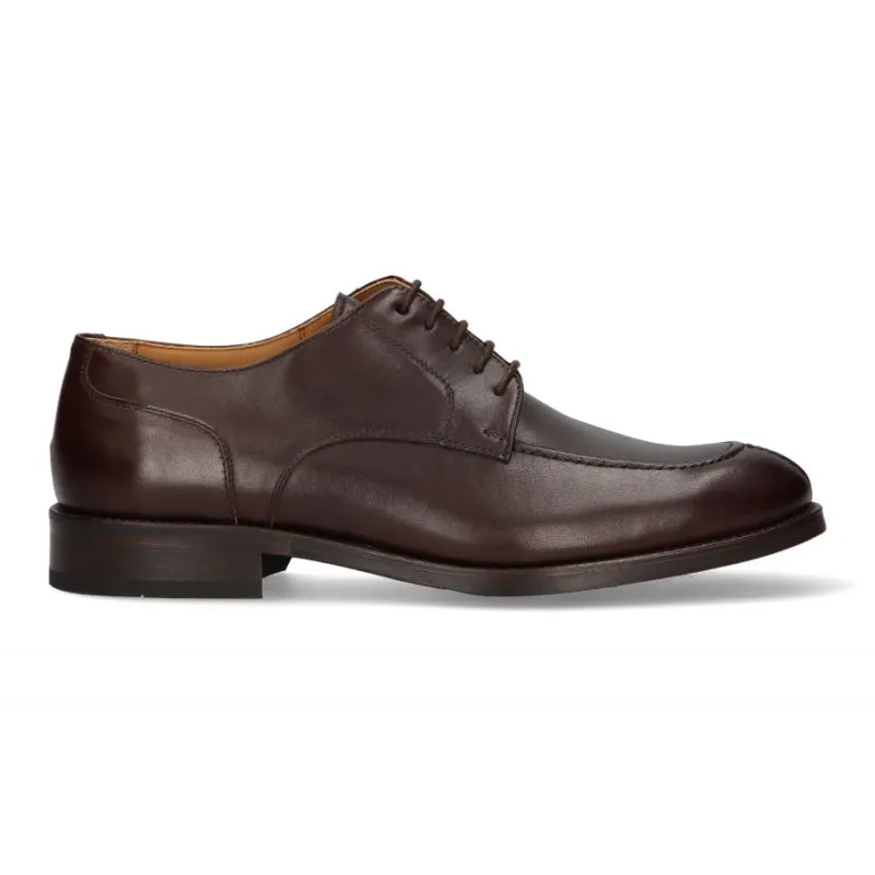 Zapato con cordones marrón