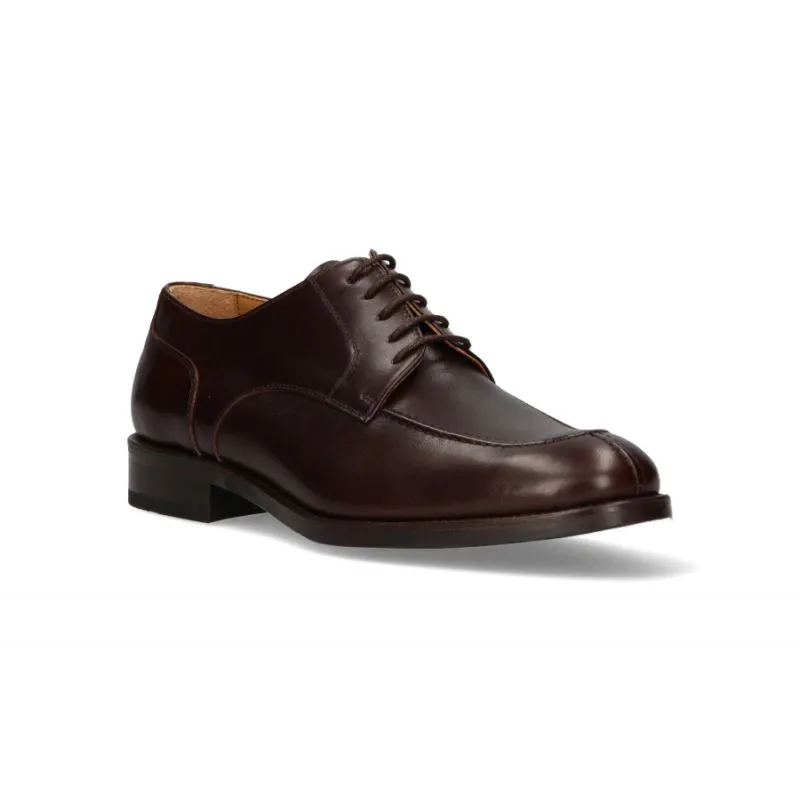 Zapato con cordones marrón