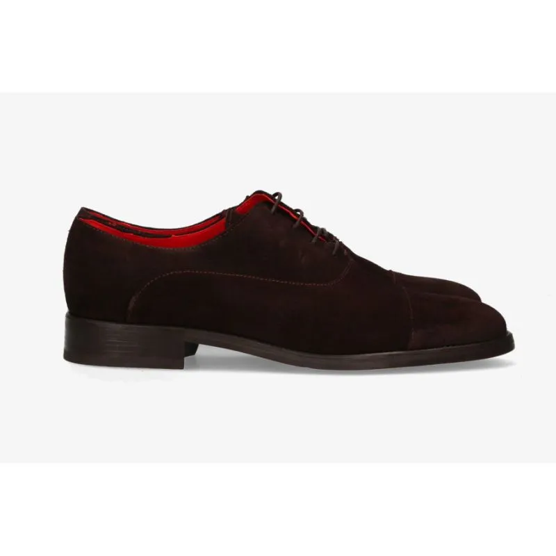 Zapato con cordones serraje marrón