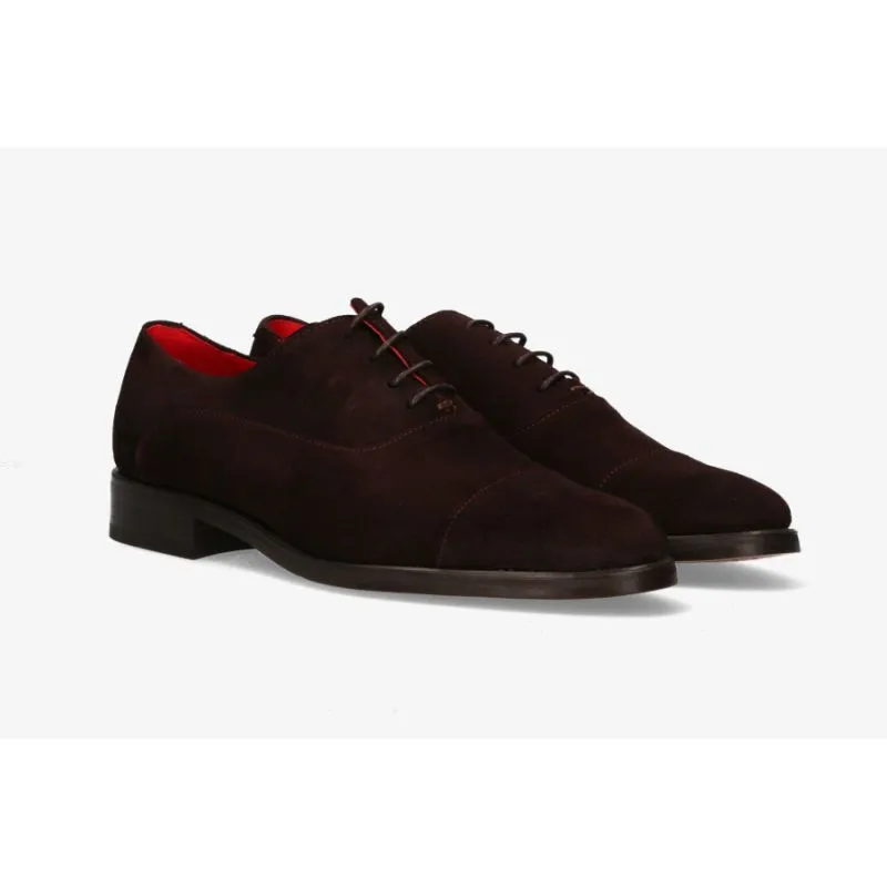 Zapato con cordones serraje marrón