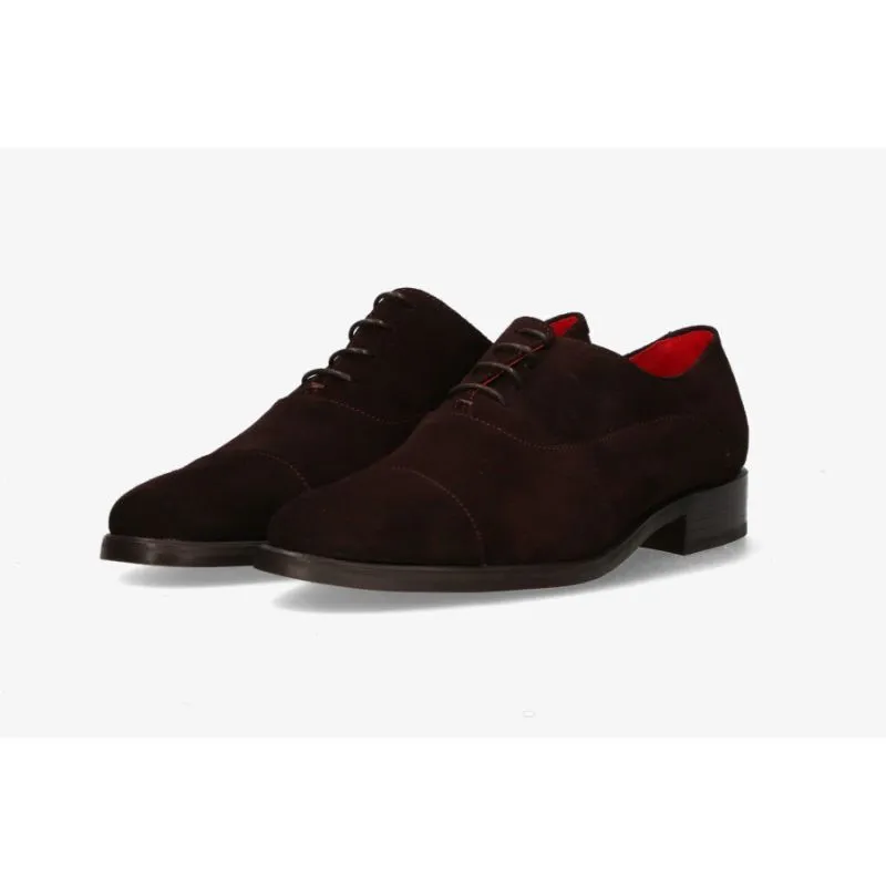 Zapato con cordones serraje marrón